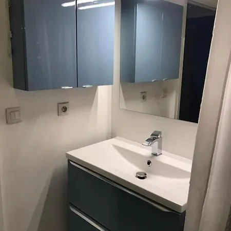 Appartement De 68m2 Avec Garage Et Climatisation